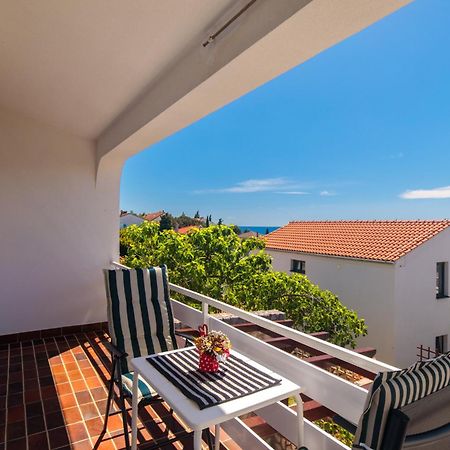 Apartment Tonka *Balcony & Partial Seaview! Krk Town Exterior foto
