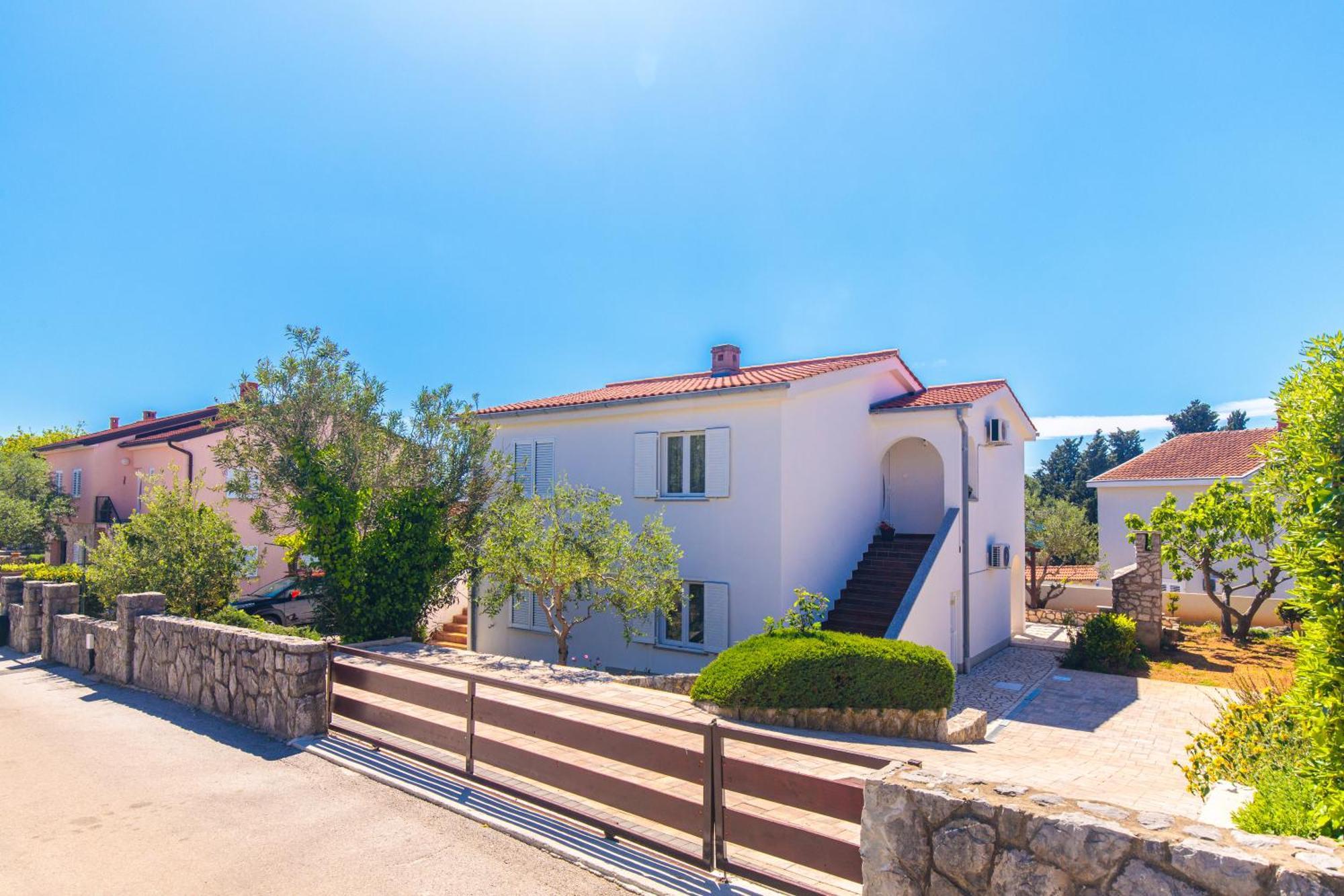Apartment Tonka *Balcony & Partial Seaview! Krk Town Exterior foto