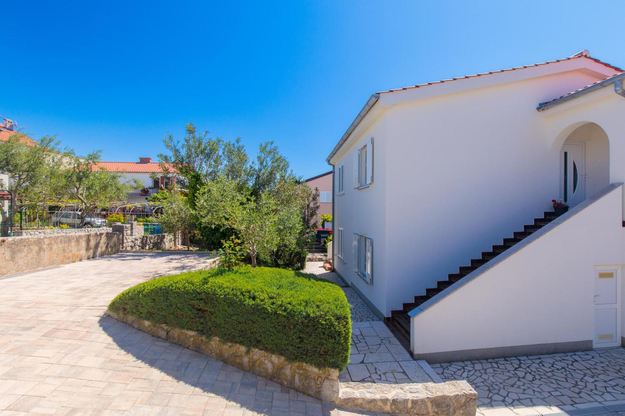 Apartment Tonka *Balcony & Partial Seaview! Krk Town Exterior foto
